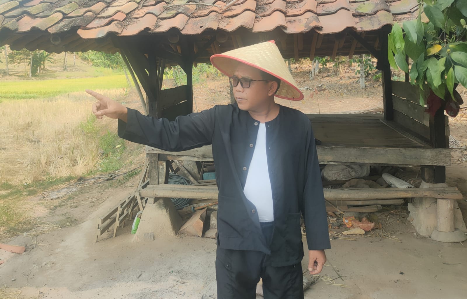 Cepat Tanggap Ketua Komisi I DPRD Lamsel Dwi Riyanto Kirimkan Tim dan Berikan Bantuan Korban Puting Beliung