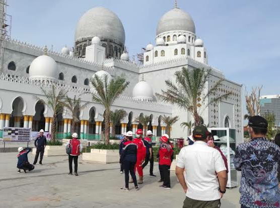 Inspiratif, Masjid Sheikh Zayed Solo Siapkan 10.000 Takjil, Umat Non-muslim Boleh Ikut Menikmati