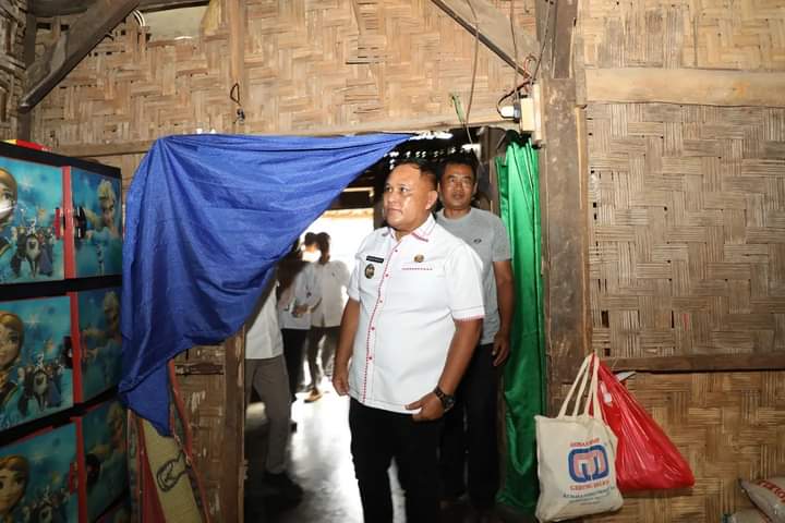 Bupati Nanang Ermanto Salurkan Bantuan Bedah Rumah