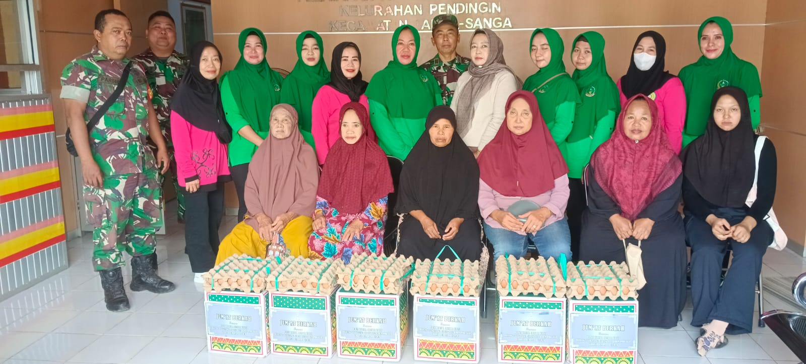Wujud Perhatian Pada Warganya Koramil Sanga-Sanga Berbagi Melalui Jumat Berkah