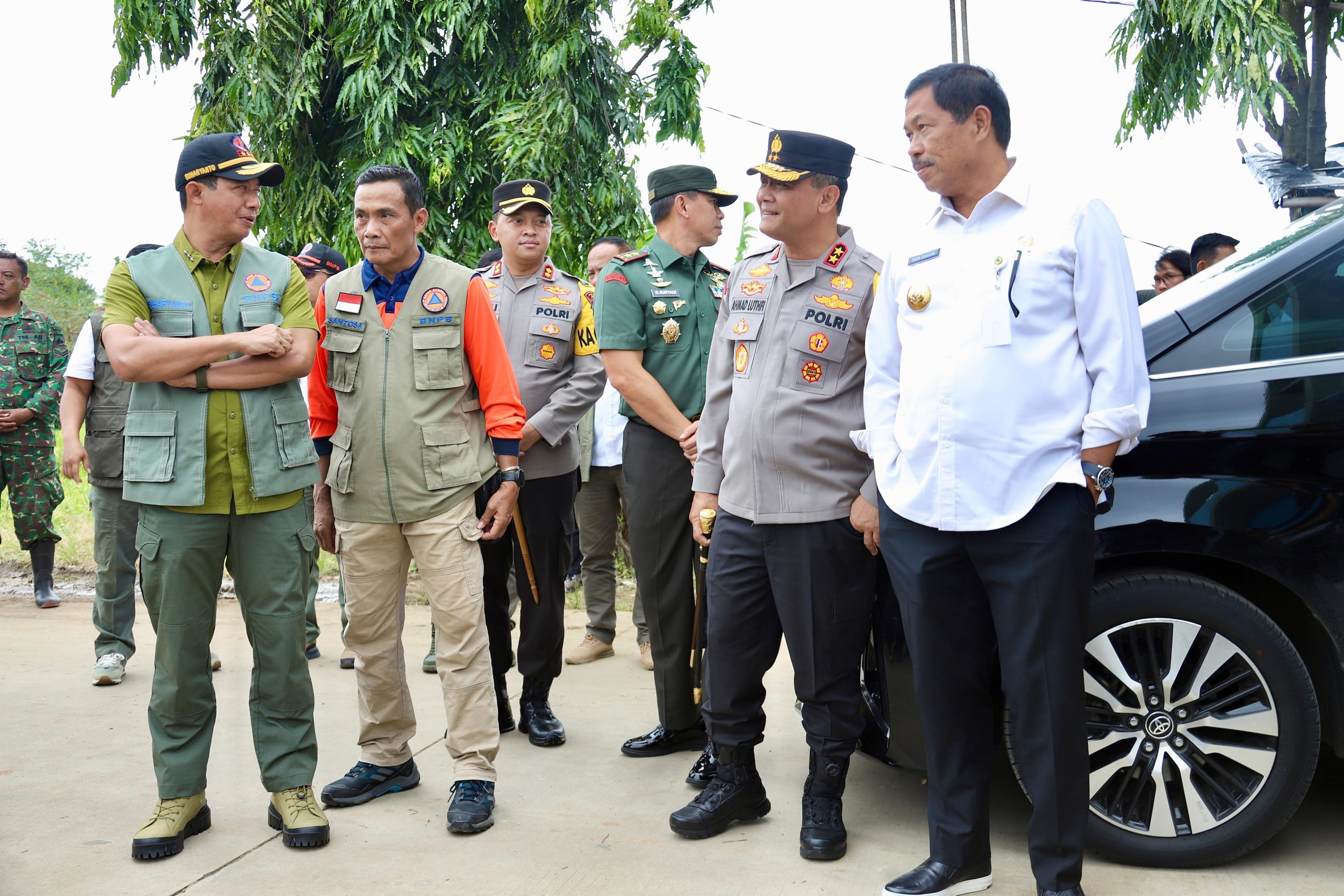 Serahkan Bantuan Sembako ke Warga, Begini Harapannya