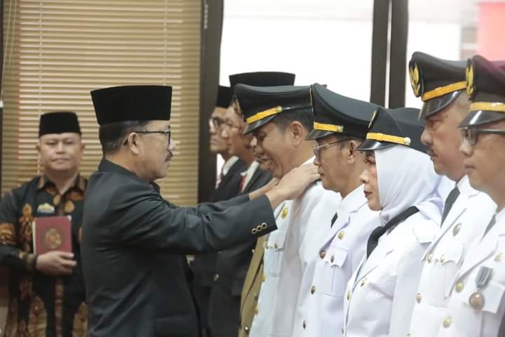 Sekda Lamsel,Thamrin Lantik 20 Pejabat Struktural Lima Diantaranya Camat