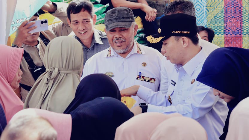 Pj.Bupati Pringsewu Tinjau Gerakan Pangan Murah Bersama Dinas Ketahanan Pangan