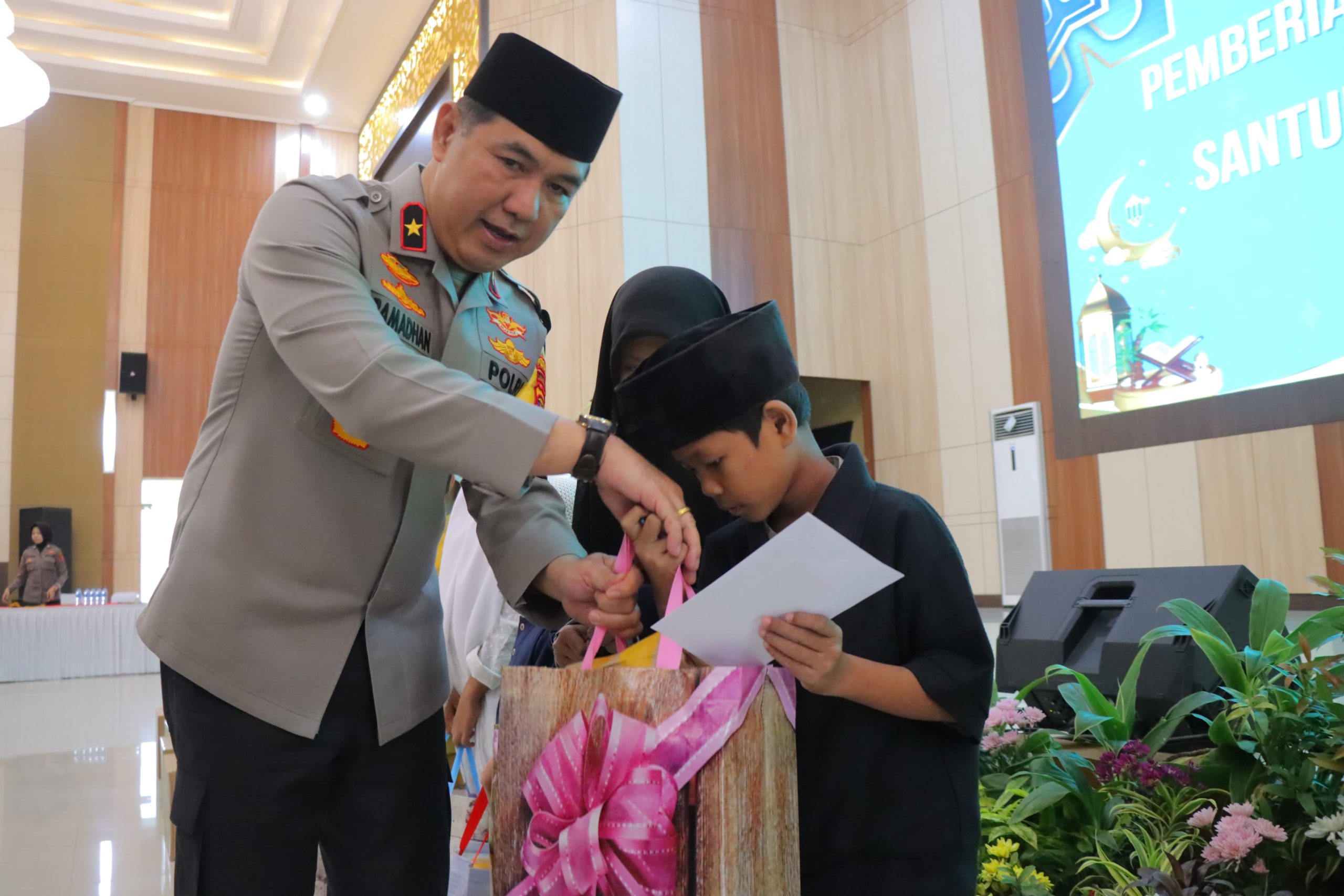 Polda Lampung Ajak Anak Yatim Piatu dan Insan Pers Buka Bersama