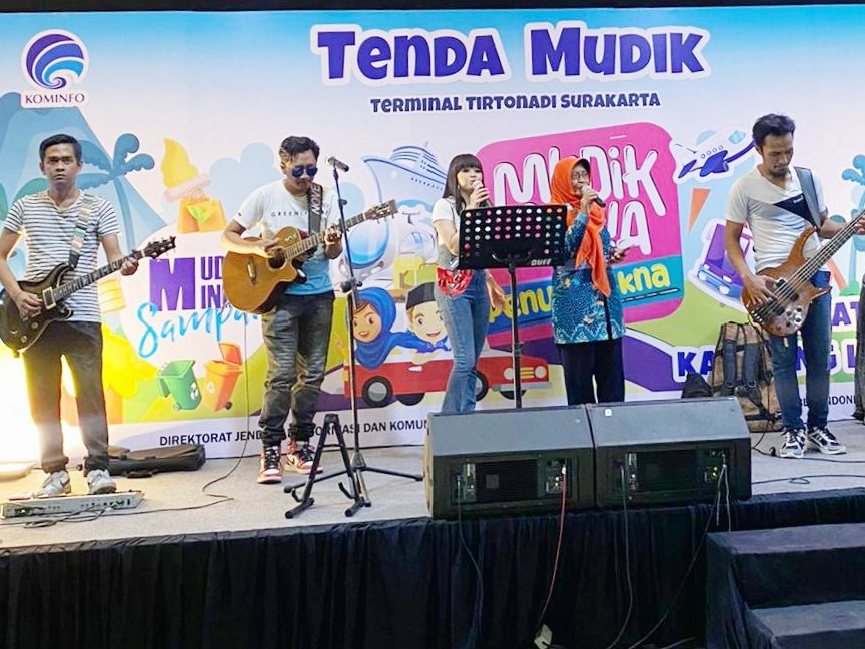 Tenda Ceria Kominfo Sambut Pemudik Di Terminal Tirtonadi Solo
