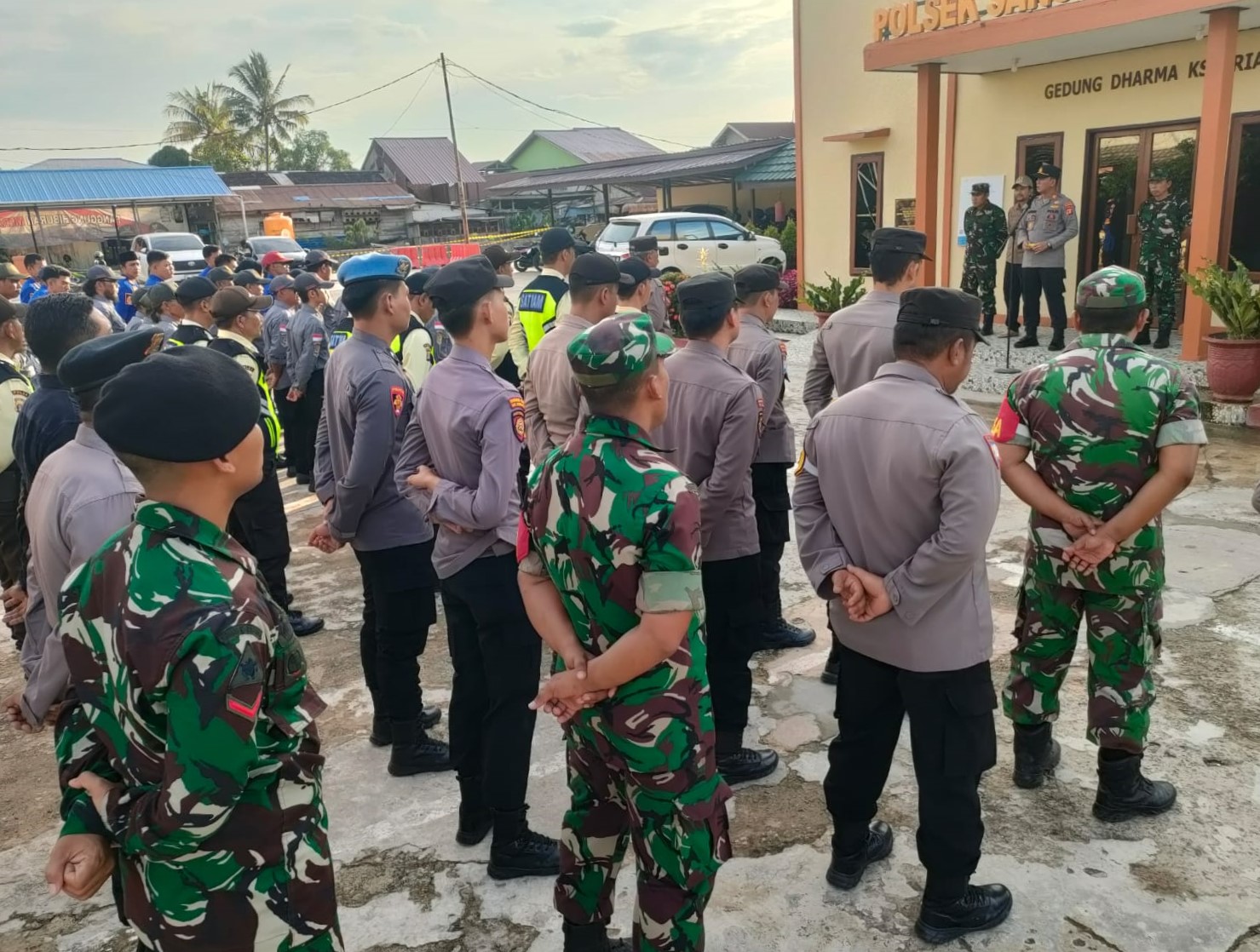Tiga Pilar Kecamatan Sangasanga Gelar Apel Gabungan Pengamanan Malam Takbiran