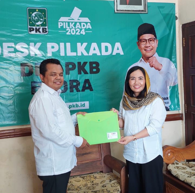 Jelang Pilkada 2024, Sri Enik Daftar Cawabup Melalui PKB