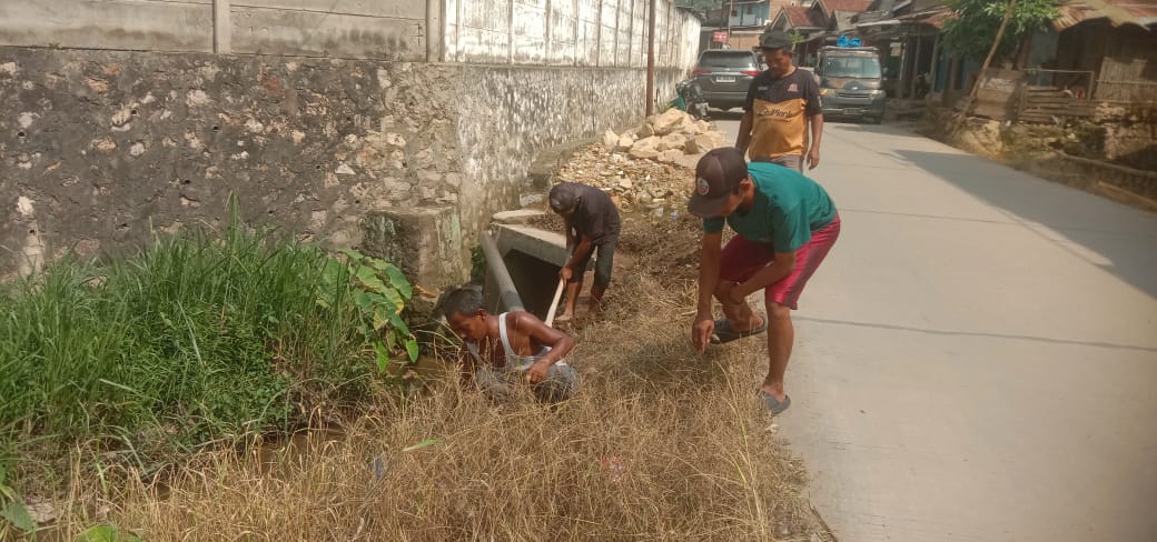 Atasi Banjir Ormas Badak Banten Pasang Pondasi Penahan Luapan Air