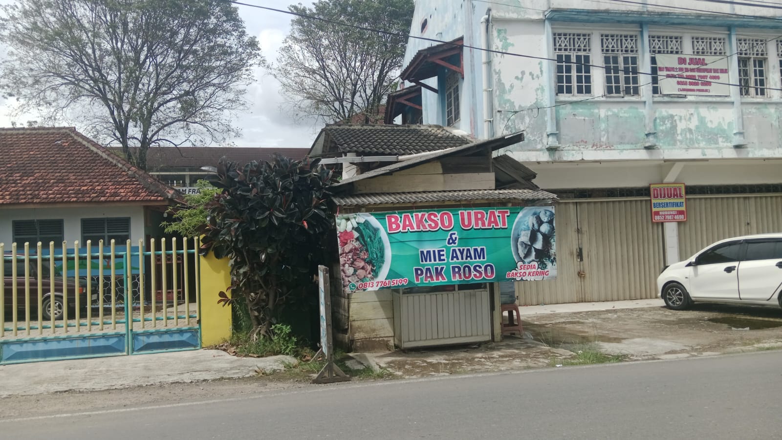 Bangunan Ilegal di Atas Saluran Air, Depan Kantor Satpol PP Pringsewu Jadi Ajang Bisnis