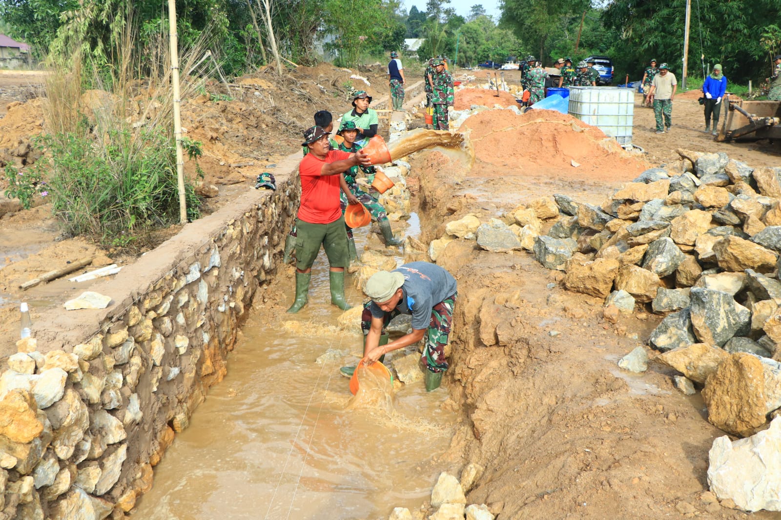 Sasaran Fisik Pembangunan Jalan dan Drainase Program TMMD Ke- 120 Kodim 0908/Bontang Terus dikebut