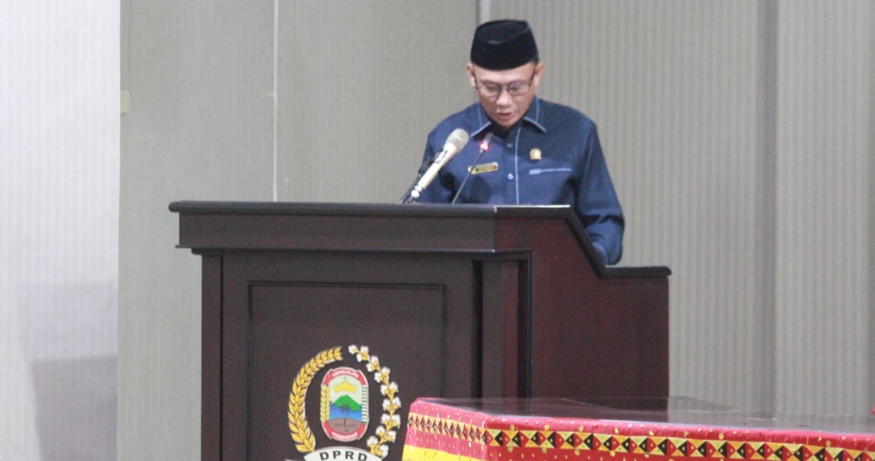 Sekertaris Tim Pansus Sampaikan Hasil Rapat Pansus di Paripurna