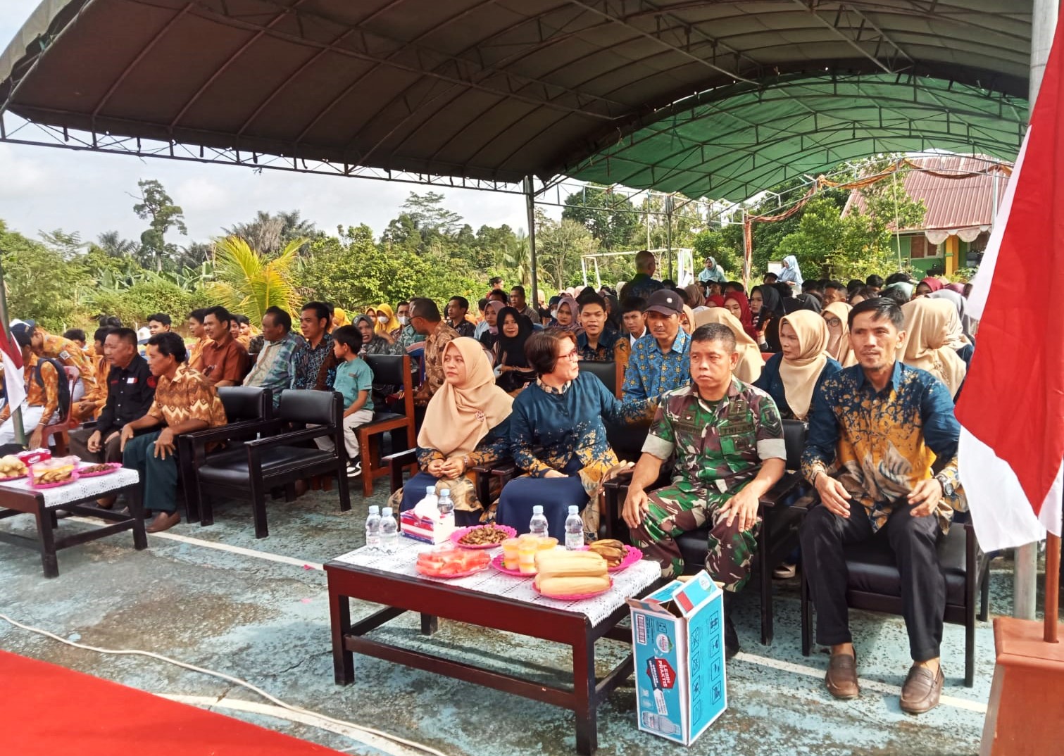 Pelepasan Siswa Siswi SMP N 6 Loa Kulu, Babinsa Berikan Motivasi Untuk Terus Belajar