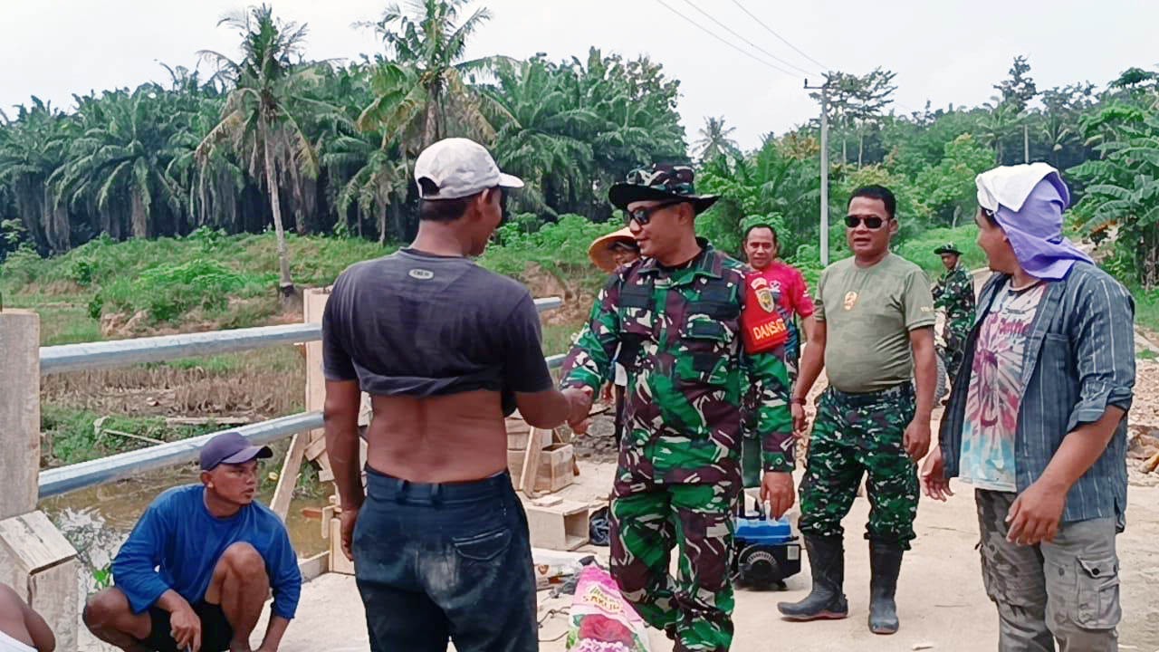 Dandim Letkol Inf Esnan Haryadi Tincau Pekerjaan Program TMMD di Budi Lestari