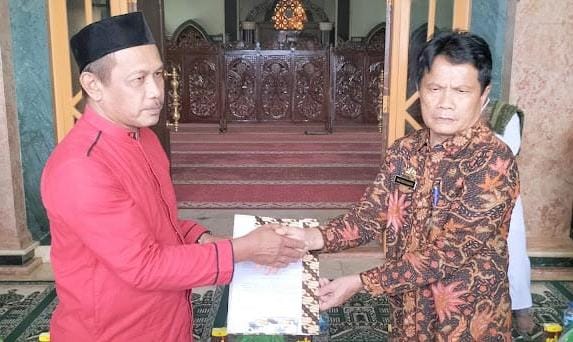 Sekda Toraja Utara Serahkan Bantuan 4 Ekor Hewan Kurban