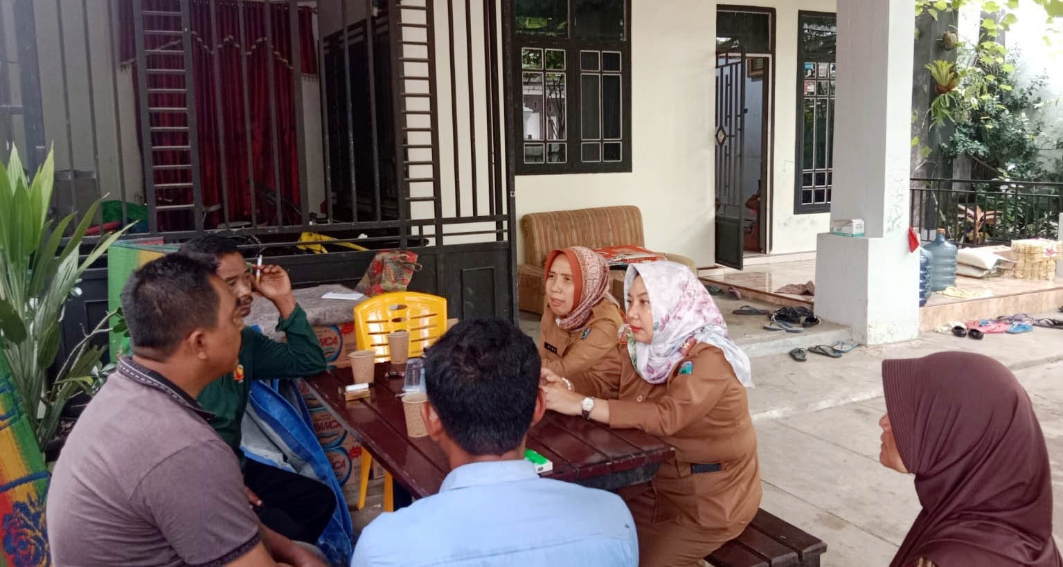 Kadis Pariwisata Lamsel dan Menejemen Rio By The Beach Kunjungi Rumah Duka Korban Tenggelam