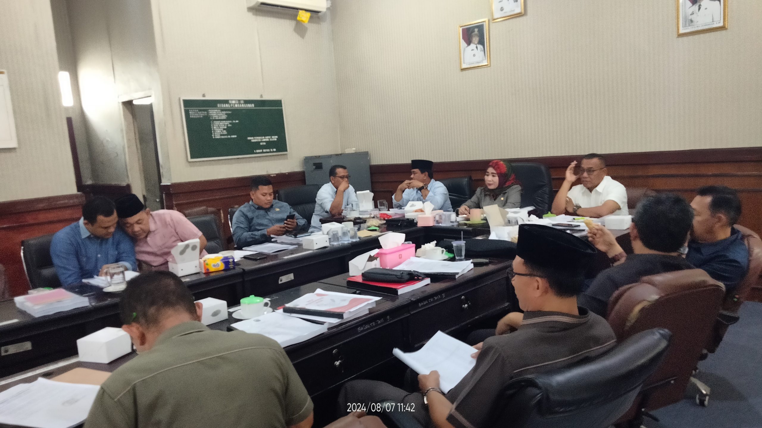 PPDB Menjadi Topik Dalam Rapat Pembahasan Ranperda Perubahan APBD Lamsel 2024 Tingkat Komisi