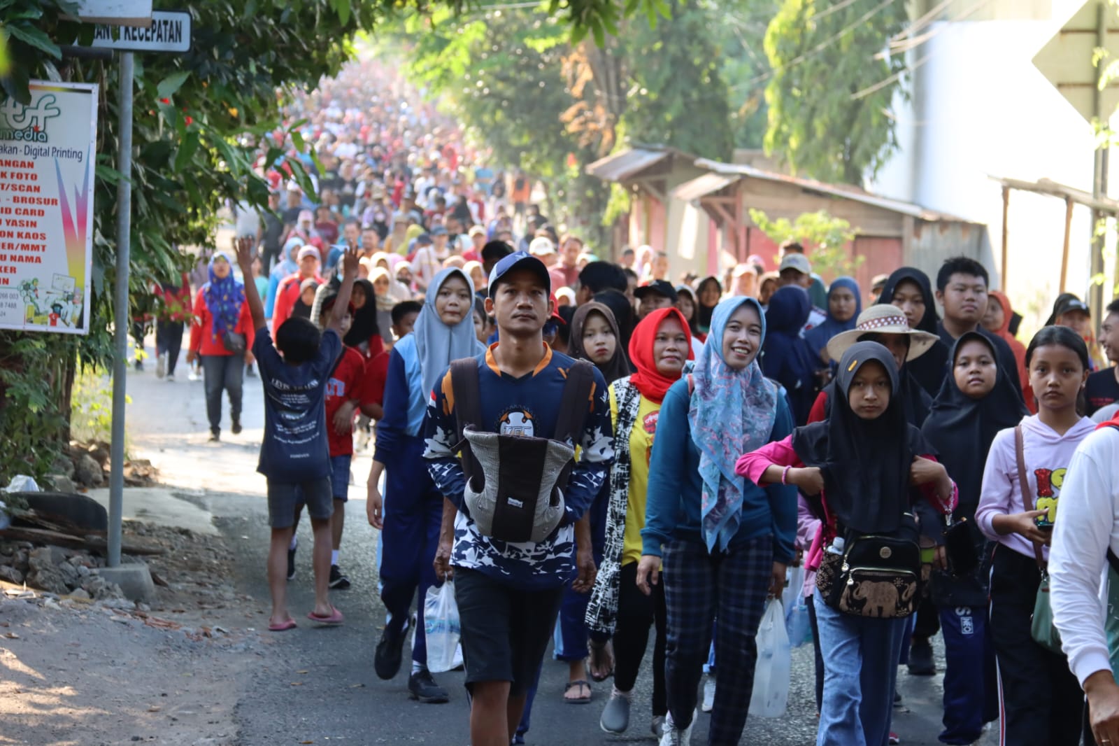 Ribuan Orang Ikuti CFD Jalan Sehat Merdeka di Alun-alun Blora