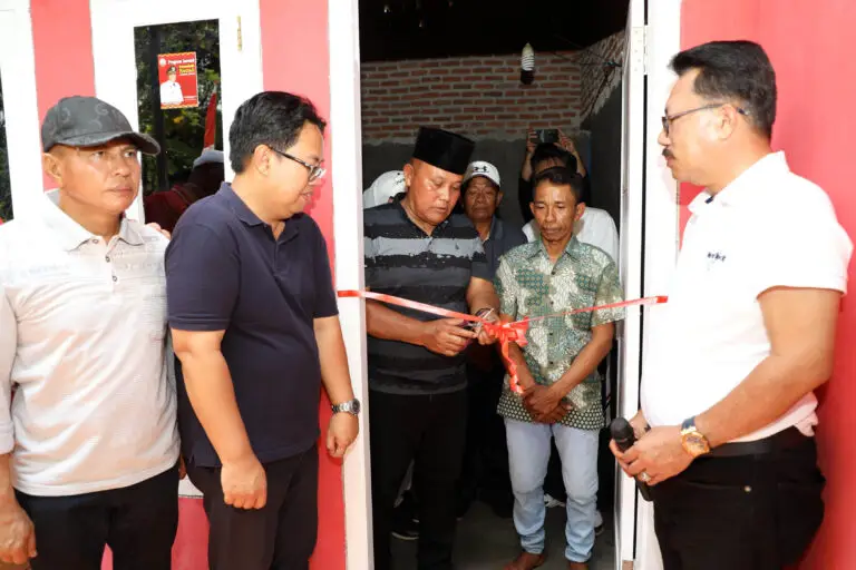 Bupati Nanang Ermanto Kembali Salurkan Bantuan Bedah Rumah
