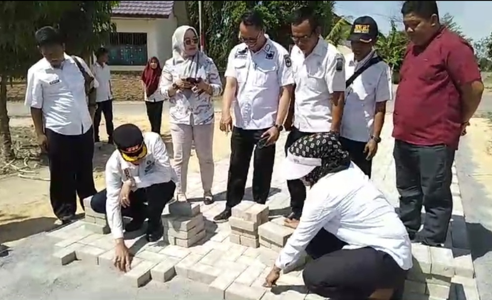 Realisasikan DD Pemdes Banjar Agung, Bangun Jalan Peping Blok