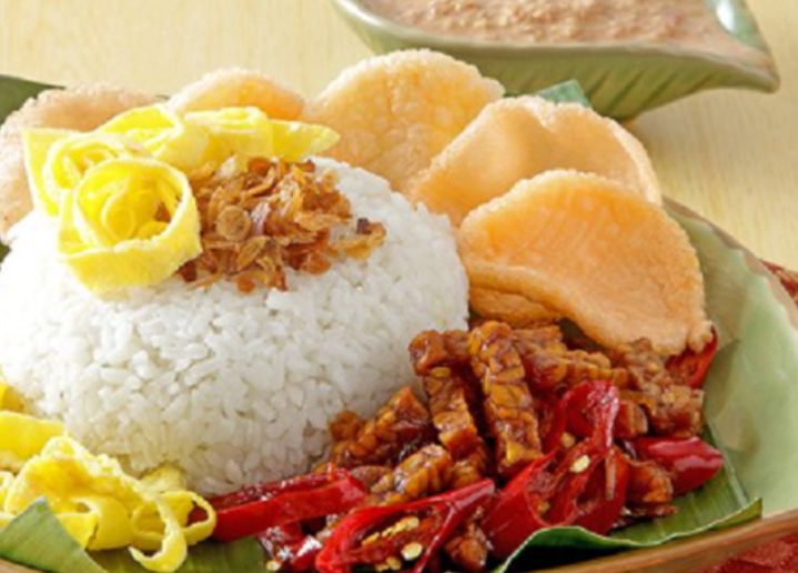 Sajian Tradisional dengan Cita Rasa Kaya, Nasi Uduk Khas Jakarta Timur