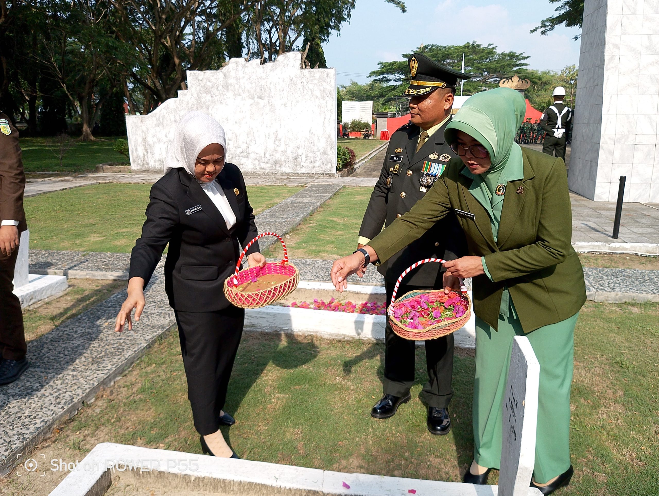 Ketau DPRD Lamsel, Yusneli Hadiri Upacara Tabur Bunga di TMP Kalianda