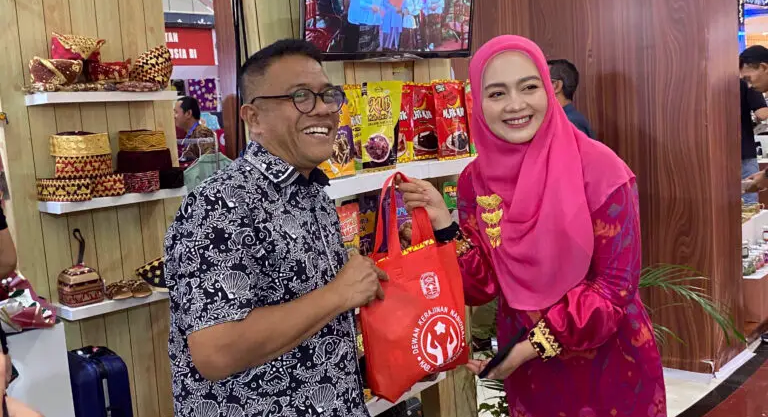 Plt Ketua Dekranasda Lamsel, Nuri Maulida Promosikan Kerajinan Khas ITTIE