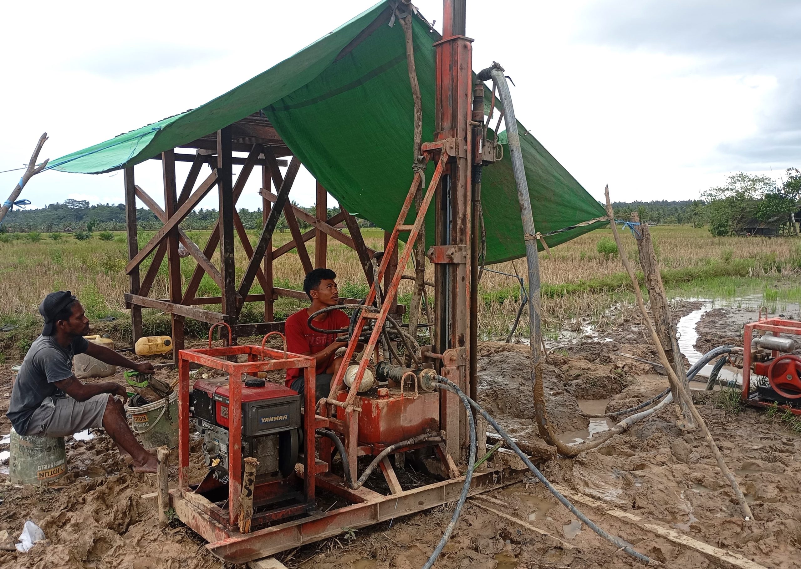 Proses Reaming Sumur Bor Pertanian Program TMMD Kodim 0906/Kkr di Poktan Karya Usaha