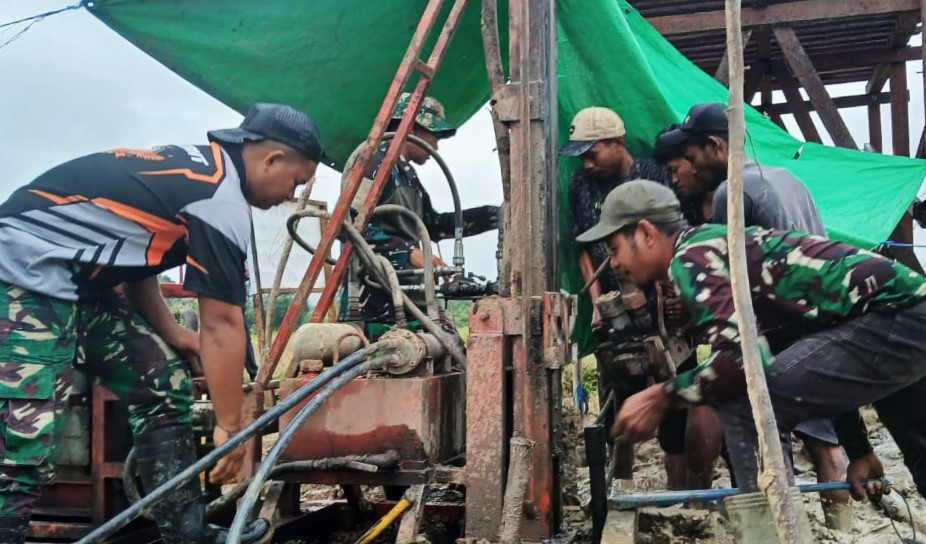 TMMD Kodim 0906/Kkr, Proyek Sumur Bor Pertanian 4 Memasuki Tahap Pemasangan Pipa Cassing