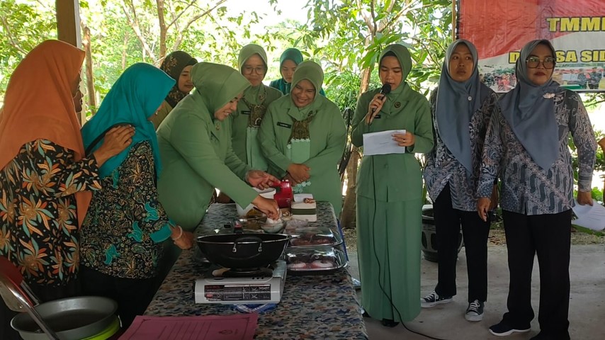 Sinergitas Persit, Bhayangkari, dan PKK  Isi Kegiatan Non Fisik TMMD 122 Kodim Blora