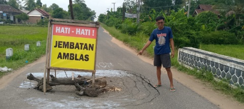Tak Kunjung di Perbaiki Gorong-Gorong Jalan Lintas Kota Dalam-Blimbing Sari Telan Korban