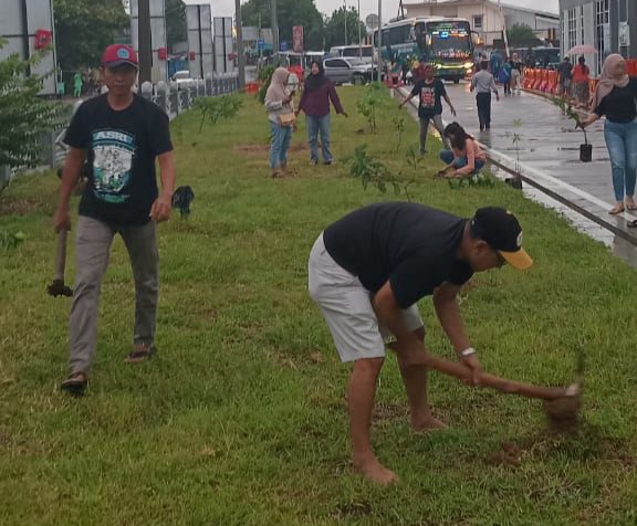 Rumah Juang bersama Front Blora Selatan Terus Bergerak Jaga Lingkungan Dengan Menghijaukan Blora
