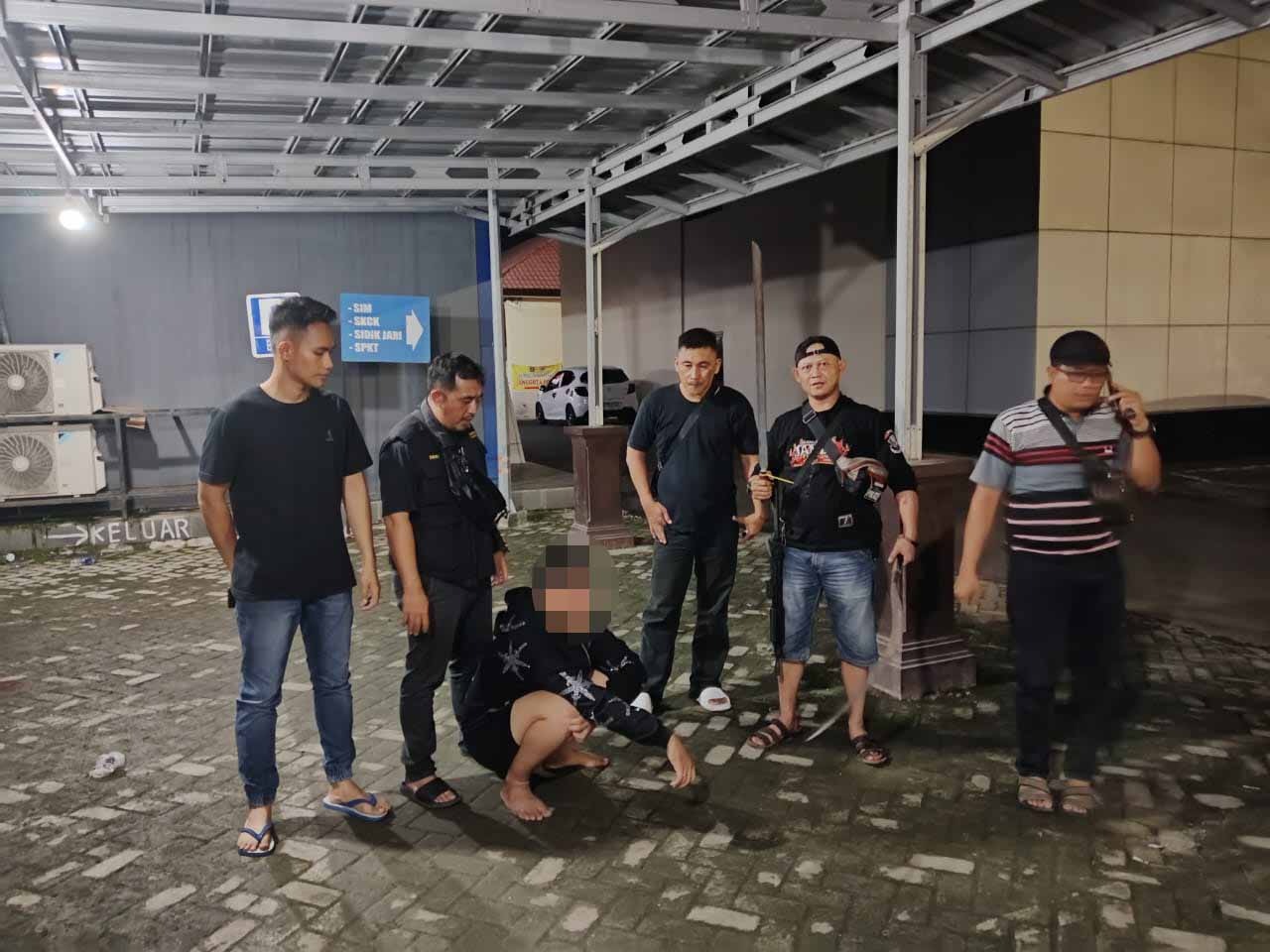 Pelajar Bacok Mobil Polisi Diamankan