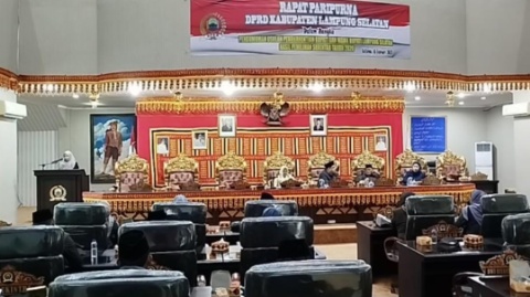 DPRD Lamsel Gelar Paripurna Usulan Pemberhentian Bupati dan Wakil Bupati
