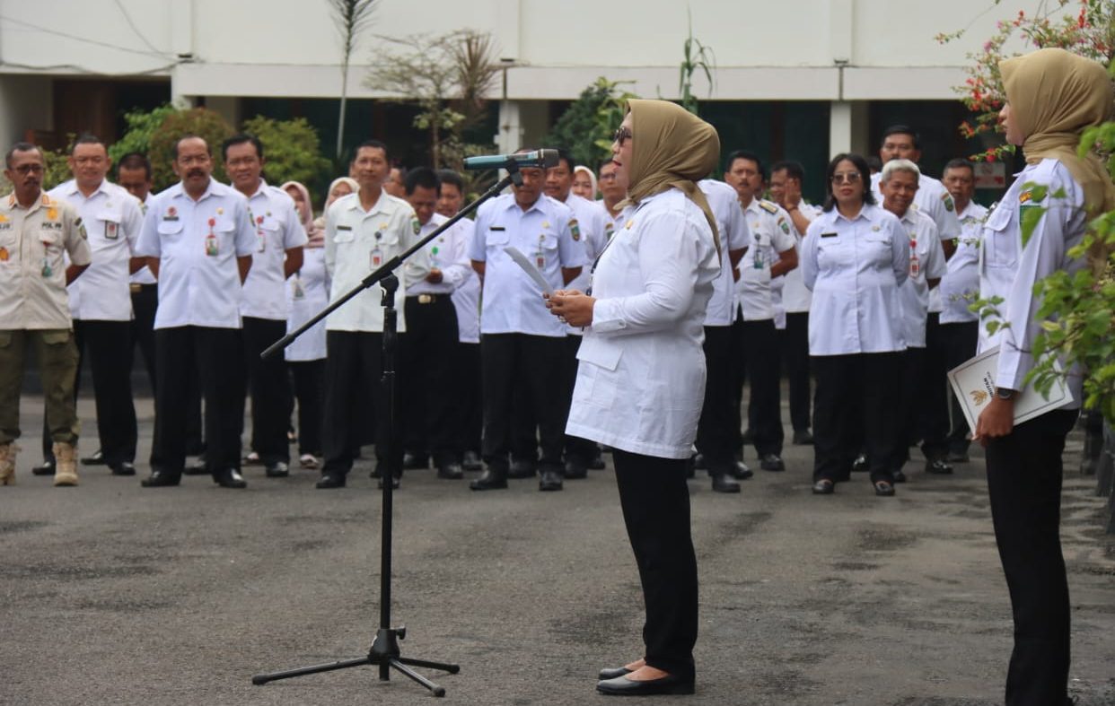 Wakil Bupati Blora, Hj. Sri Setyorini, Pimpin Apel Perdana dan Ajak ASN Bersatu Layani Masyarakat