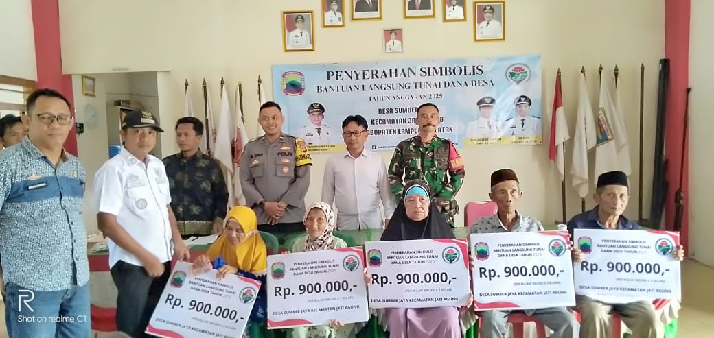 Idham Pimpin Penyaluran BLT-DD TA-2025 Kepada 18 KPM Di Desa Sumber Jaya