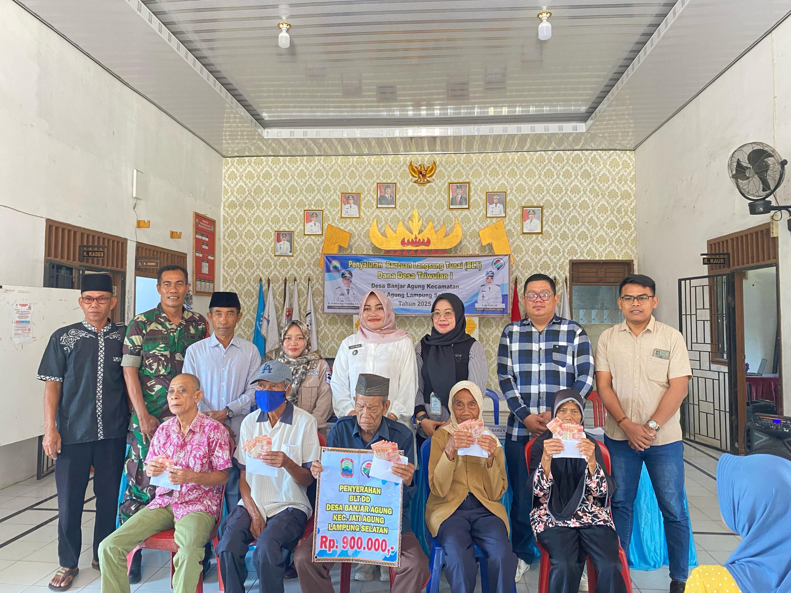 Pemerintah Desa Banjar Agung Salurkan BLT-DD TA-2025 Kepada 11 KPM