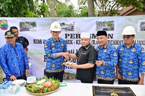 Bupati Egi Resmikan Jalan Baru Menuju Destinasi Wisata Unggulan