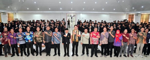 Bupati Egi, Ajak Mahasiswa KKN Bantu Kembangkan Desa-desa di Bumi Khagom Mufakat