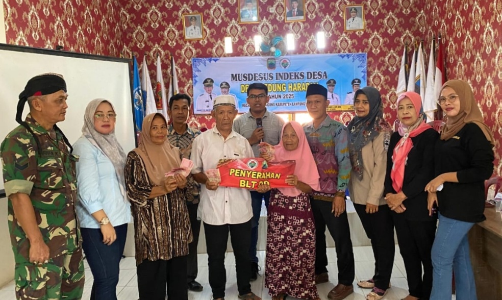 Ishadi Hanafi Pimpin Penyaluran BLT-DD Tahap II Tahun 2025 Di Desa Gedung Harapan