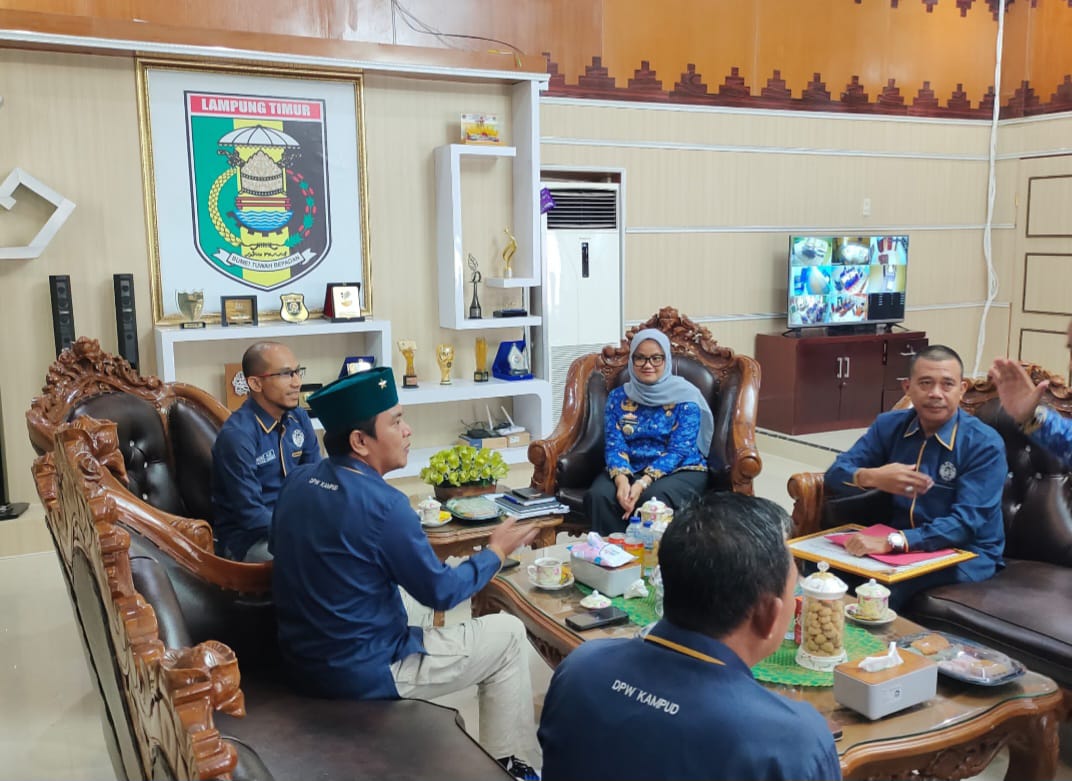 Dalam Silahturami Kampud Beri Penghargaan Ke Bupati Lampung Timur Sebagai Bupati Responsif