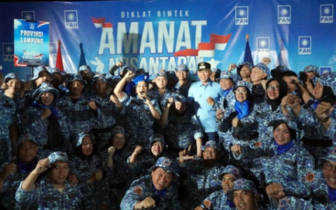 Bupati Lamsel Radityo Egi Pratama Hadiri Malam Api Unggun Bela Negara