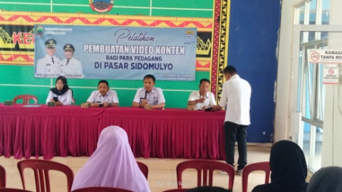 Dinas Perdagangan dan Pasar Lamsel Gelar Pelatihan Pembuatan Video Konten untuk Pedagang Pasar Tradisional