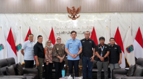 Bupati Lamsel Radityo Egi Pratama Pemimpin Anti Batas Sosial