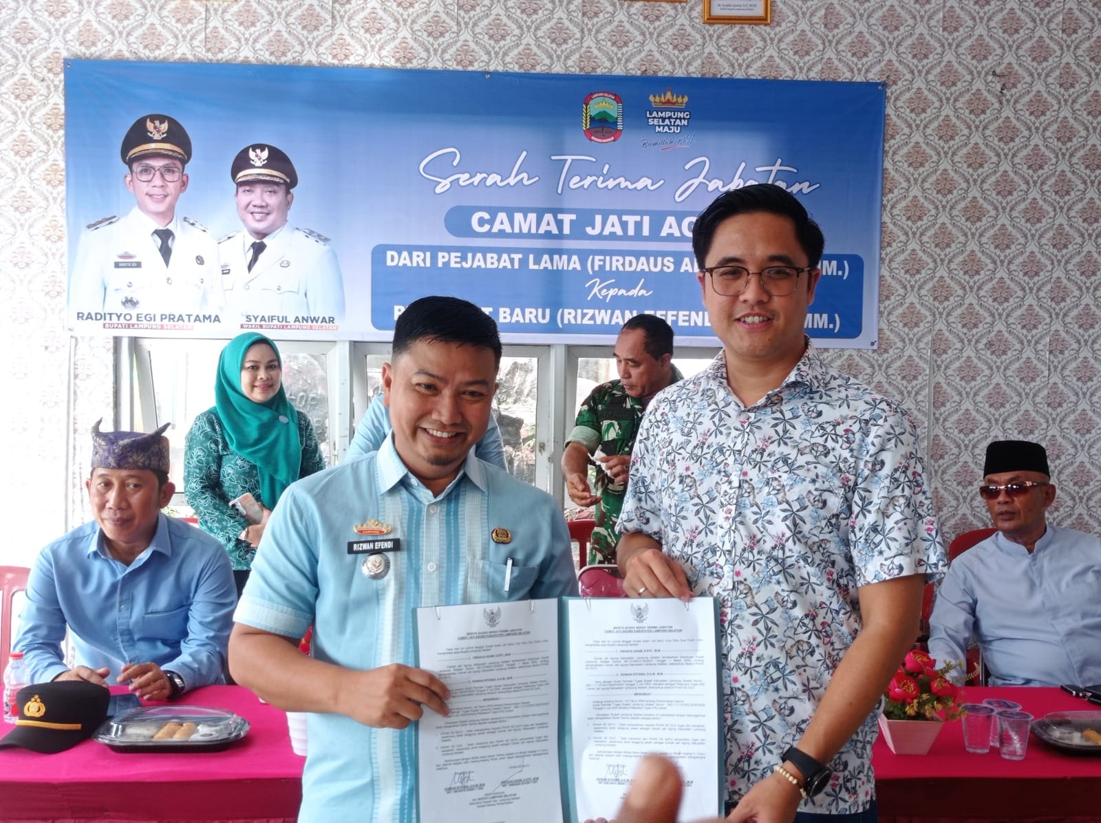 Hadir Serta Pimpin Doa Di Sertijab Camat Jati Agung Kades Fajar Baru Ucapkan Selamat Kepada Rizwan Efendi
