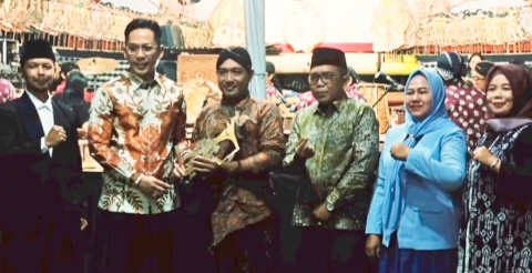 Dampingi Bupati Egi, Dwi Riyanto Saksikan Wayang Kulit Lakon Wahyu Cokroningrat