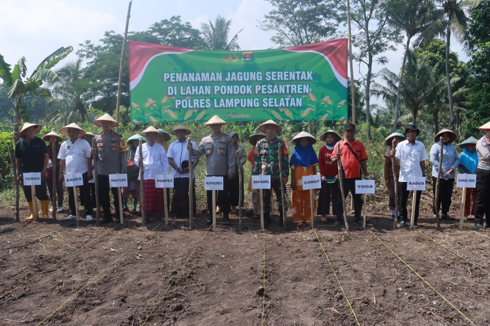 Polres Lampung Selatan Tanam Jagung Serentak Di Ponpes Rodhotul Muta’Allimin