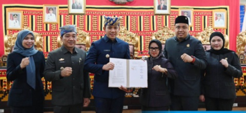 DPRD Lamsel,Gelar Rapat Paripurna Penandatanganan Nota Kesepakatan KUA-PPAS APBD 2026