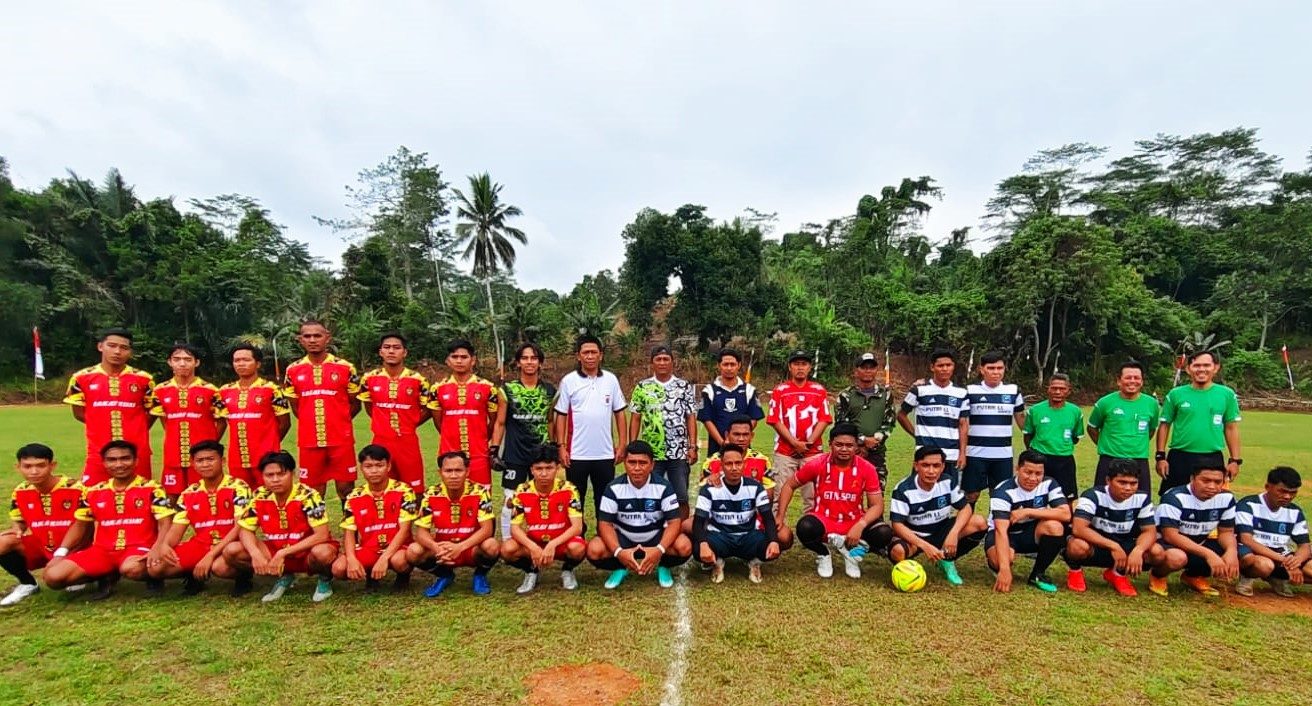 Semarak Kemerdekaan, Babinsa Sungai Payang Hadiri Pembukaan Turnamen Sepak Bola