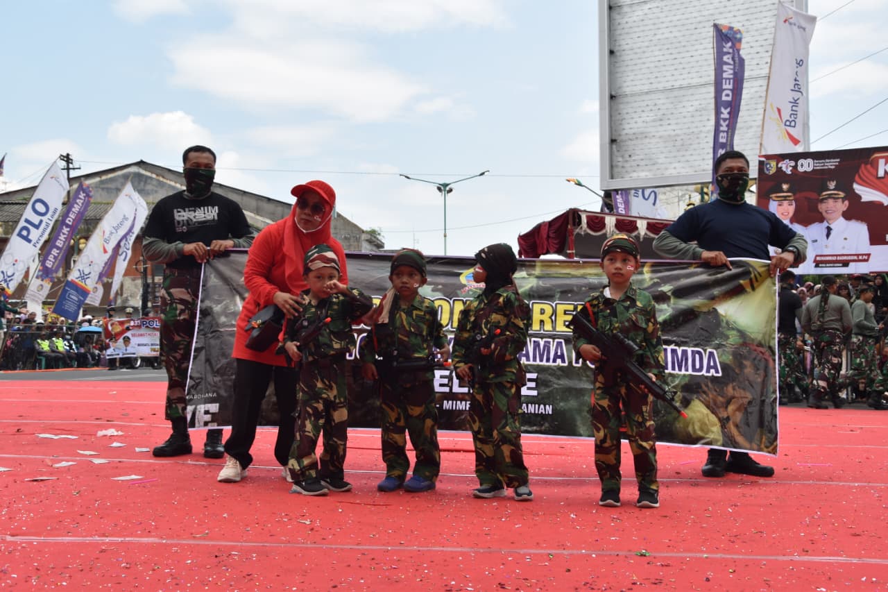 Kodim 0716/Demak Ikut Meriahkan Karnaval Kemerdekaan Kabupaten Demak