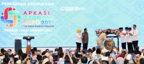 Bupati Lamsel, Radityo Egi Pratama Dampingi Presiden Saat Pembukaan Apkasi Expo 2025,